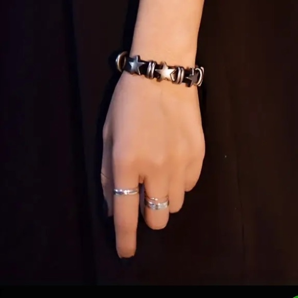 Red Leather & Silver Stars Bracelet - Picture 3 of 11